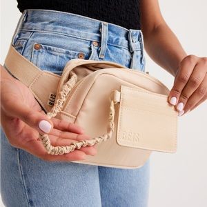 BEIS - belt bag in beige